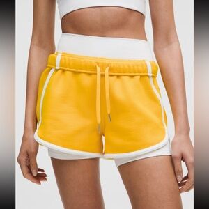 Lululemon Athletica Scuba MR Overzized Shorts 3”, Size Small